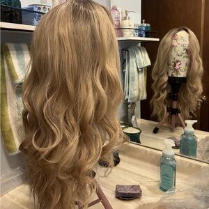 New with tags lace front synthetic wig With Free Parting